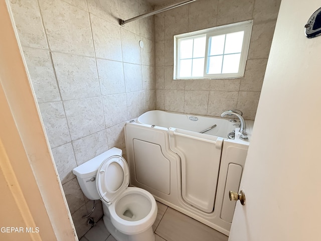 8429 Lasso Cir, El Paso, TX 79907 - full bath with a bathtub, tile walls, and tile patterned flooring