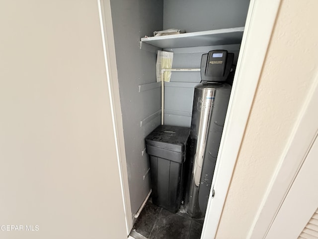 8429 Lasso Cir, El Paso, TX 79907 - laundry area featuring washing machine and dryer
