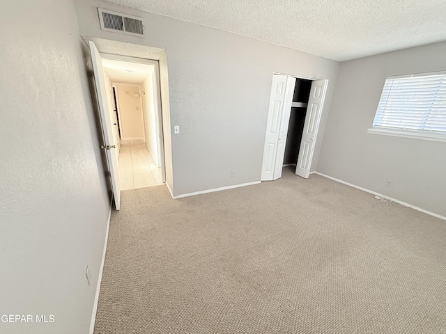8429 Lasso Cir, El Paso, TX 79907 - unfurnished bedroom featuring a textured ceiling, carpet floors, and a closet