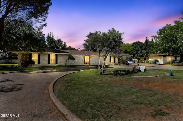 745 Rinconada Ln, El Paso, TX 79932 - view of front facade featuring curved driveway and a yard