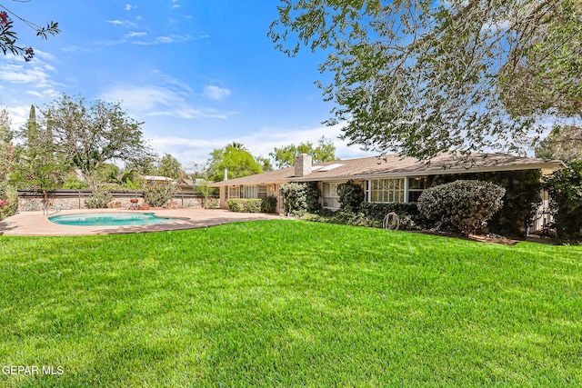 745 Rinconada Ln, El Paso, TX 79932 - view of grassy yard with a patio area