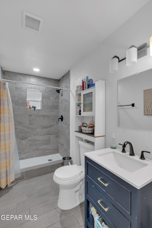 8142 Cook Dr, El Paso, TX 79907 - bathroom with vanity and tiled shower