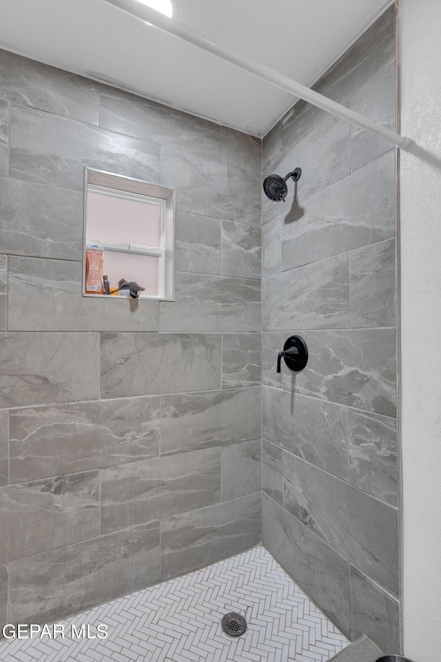 8142 Cook Dr, El Paso, TX 79907 - bathroom with a tile shower