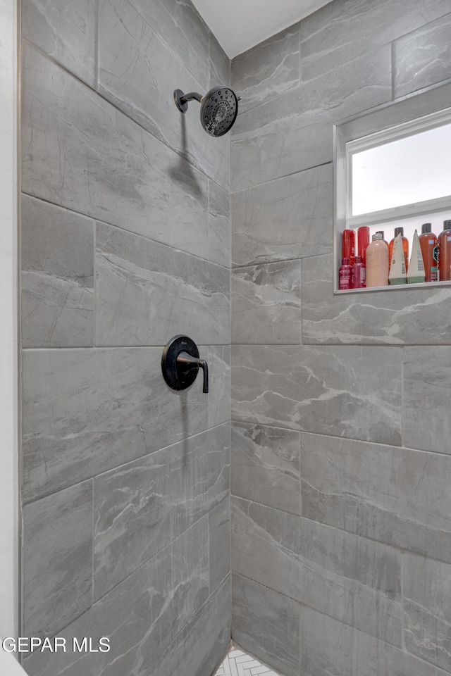 8142 Cook Dr, El Paso, TX 79907 - full bath featuring a tile shower