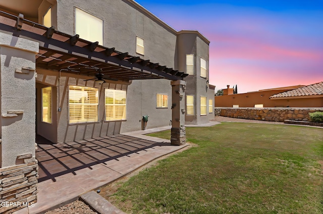 6310 Franklin Crest Dr, El Paso, TX 79912 - view of green lawn featuring a ceiling fan, a pergola, and a patio
