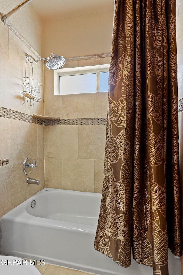 6310 Franklin Crest Dr, El Paso, TX 79912 - full bath featuring shower / bathtub combination with curtain