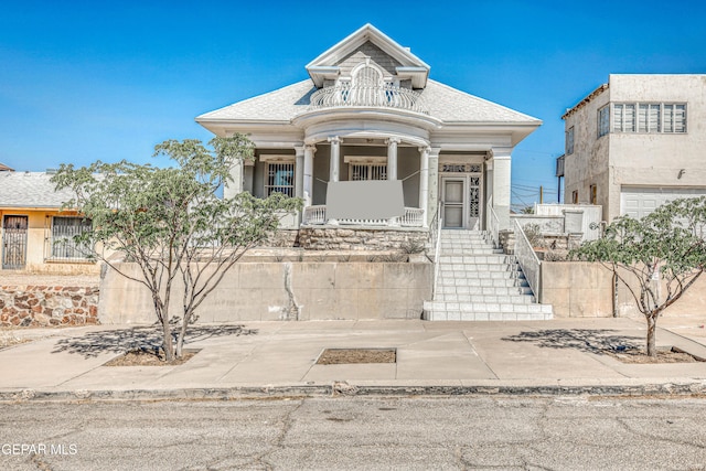 521 Randolph Dr, El Paso, TX 79902 - greek revival inspired property with covered porch