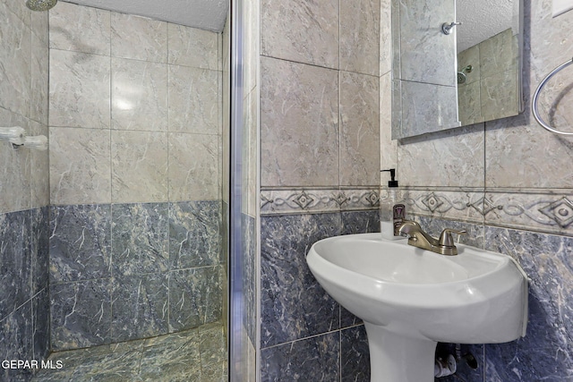 796 Fescue Dr, Canutillo, TX 79835 - full bath featuring tile walls and a shower stall