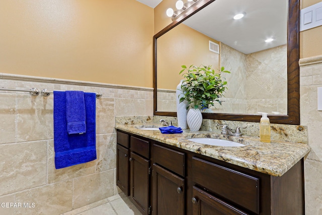 796 Fescue Dr, Canutillo, TX 79835 - full bathroom featuring double vanity, tile walls, and wainscoting