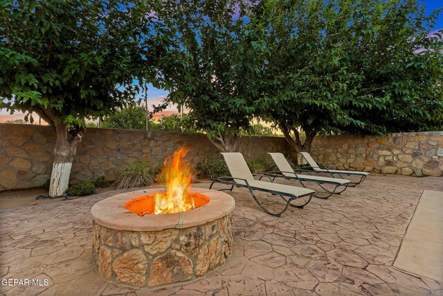796 Fescue Dr, Canutillo, TX 79835 - patio terrace at dusk featuring an outdoor fire pit and a patio area