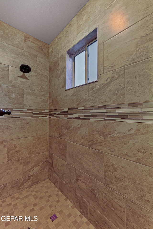 796 Fescue Dr, Canutillo, TX 79835 - bathroom with tiled shower and a textured ceiling
