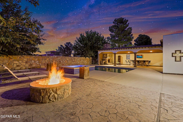 796 Fescue Dr, Canutillo, TX 79835 - view of swimming pool featuring a fire pit, a patio area, and a pool with connected hot tub