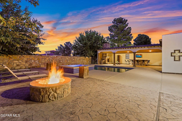 796 Fescue Dr, Canutillo, TX 79835 - view of swimming pool with a patio area, an outdoor fire pit, and a pool with connected hot tub