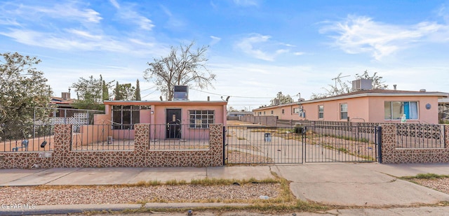 541 Val Verde St, El Paso, TX 79905 - ranch-style house with stucco siding, a fenced front yard, and a gate