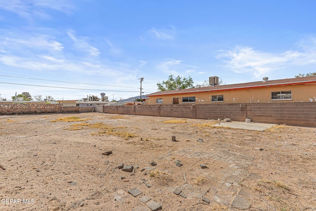 541 Val Verde St, El Paso, TX 79905 - view of yard