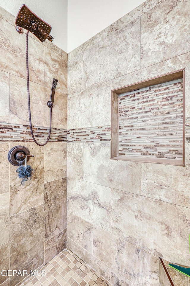 7366 Luz De Dia Ct, El Paso, TX 79912 - full bathroom featuring tiled shower