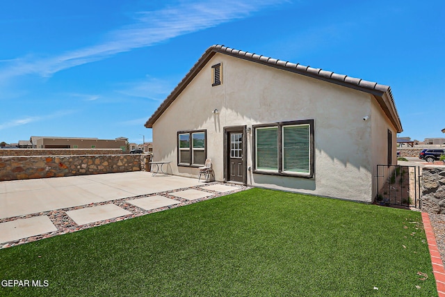 13860 Paseo Sereno Dr, El Paso, TX 79928 - back of property featuring a patio area, stucco siding, and a gate
