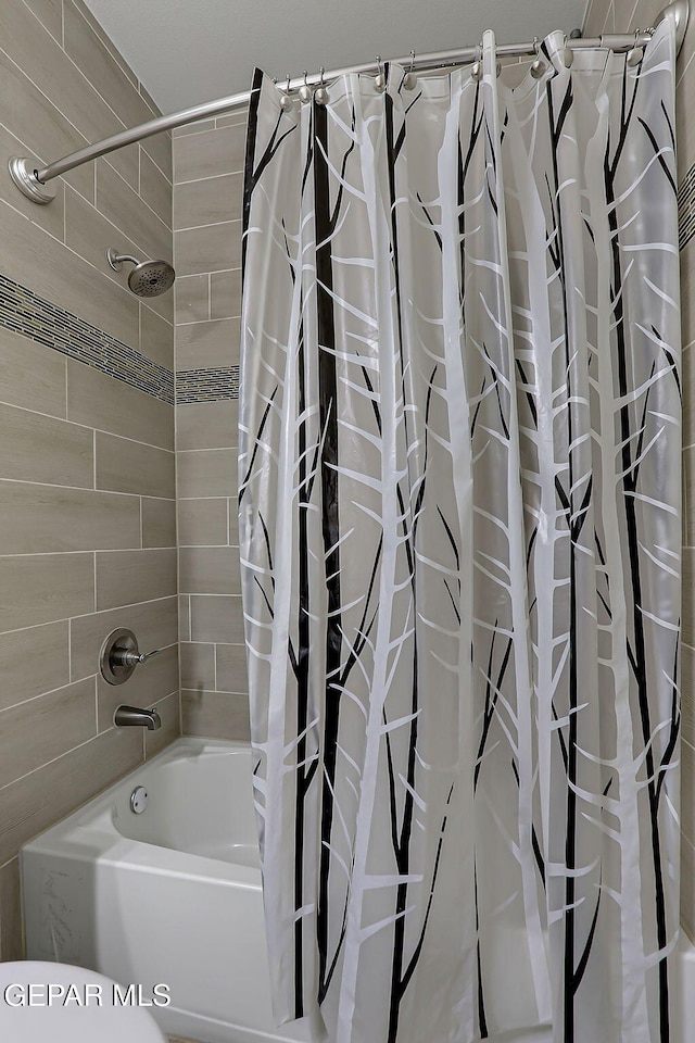 13860 Paseo Sereno Dr, El Paso, TX 79928 - bathroom featuring shower / bath combo with shower curtain