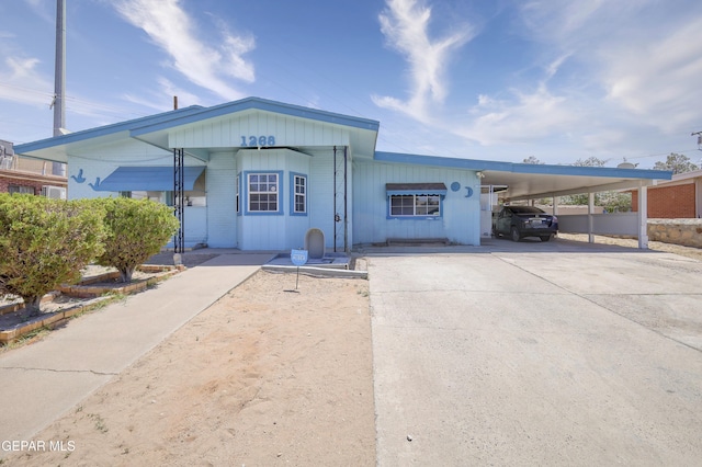 1268 Stanley St, El Paso, TX 79907 - view of front facade featuring a carport and concrete driveway