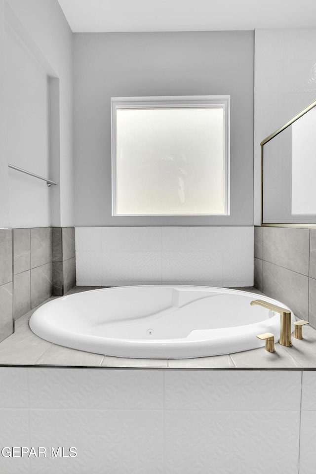 13829 Summer View Ave, Horizon City, TX 79928 - bathroom featuring a bath