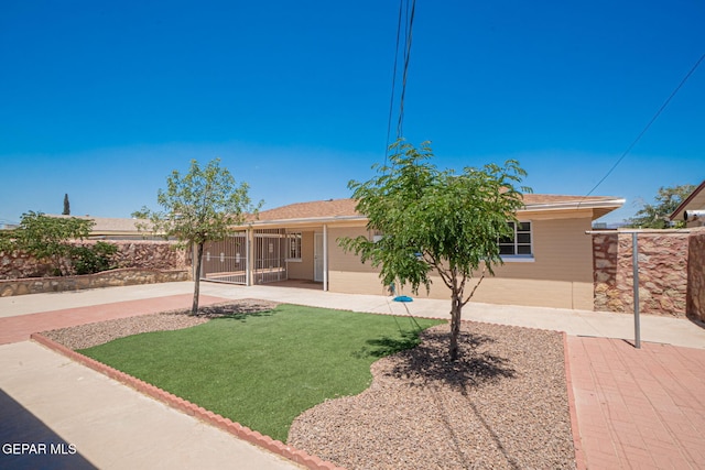 1400 Elmhurst Dr, El Paso, TX 79925 - view of front of property with a sunroom and a patio area
