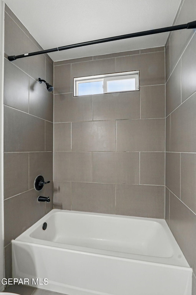 12469 Lanchester Dr, El Paso, TX 79928 - bathroom featuring shower / bathtub combination