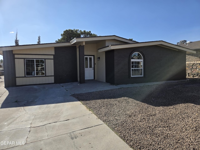 1607 Gene Torres Dr, El Paso, TX 79936 - view of front facade featuring brick siding