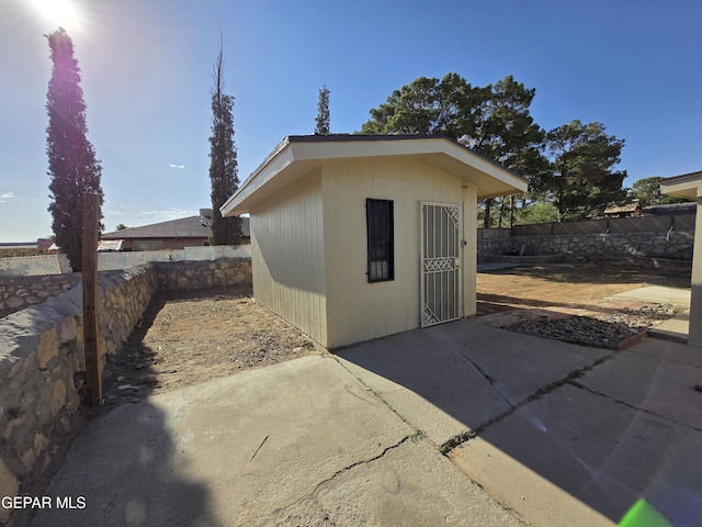 1607 Gene Torres Dr, El Paso, TX 79936 - view of outdoor structure featuring a fenced backyard