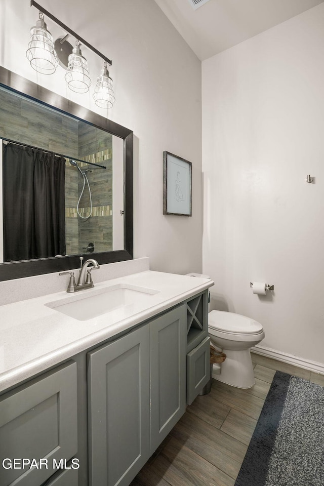 14516 Ciambriello Ave, El Paso, TX 79938 - full bath featuring tiled shower, vanity, and wood finished floors