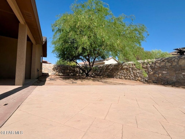 14161 Honey Point Dr, El Paso, TX 79938 - fenced backyard featuring a patio area
