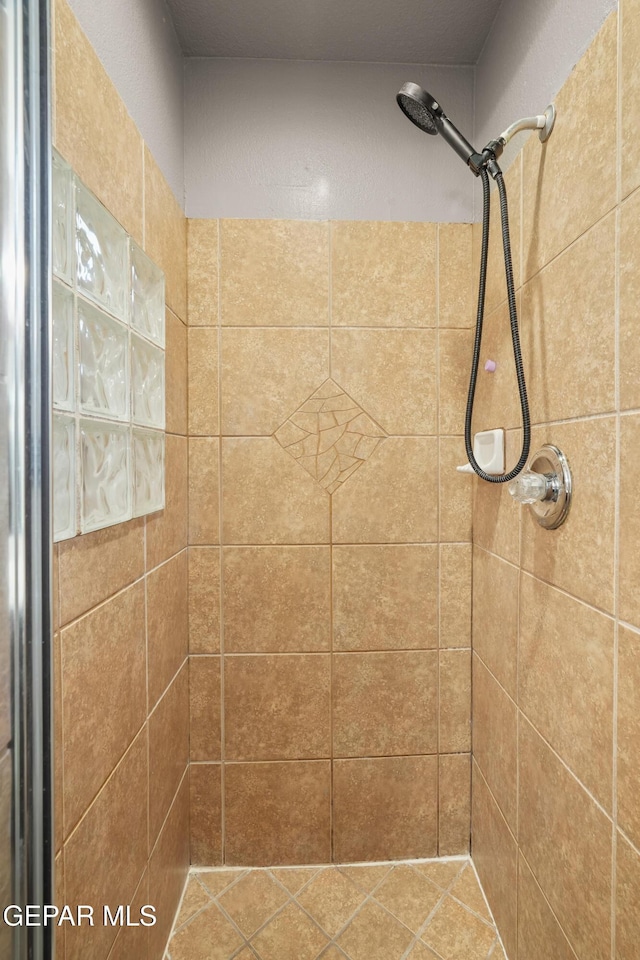 3928 Tierra Roman Dr, El Paso, TX 79938 - full bathroom featuring a tile shower