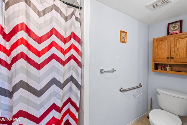 5656 Dailey Ave, El Paso, TX 79905 - bathroom featuring curtained shower and tile patterned flooring