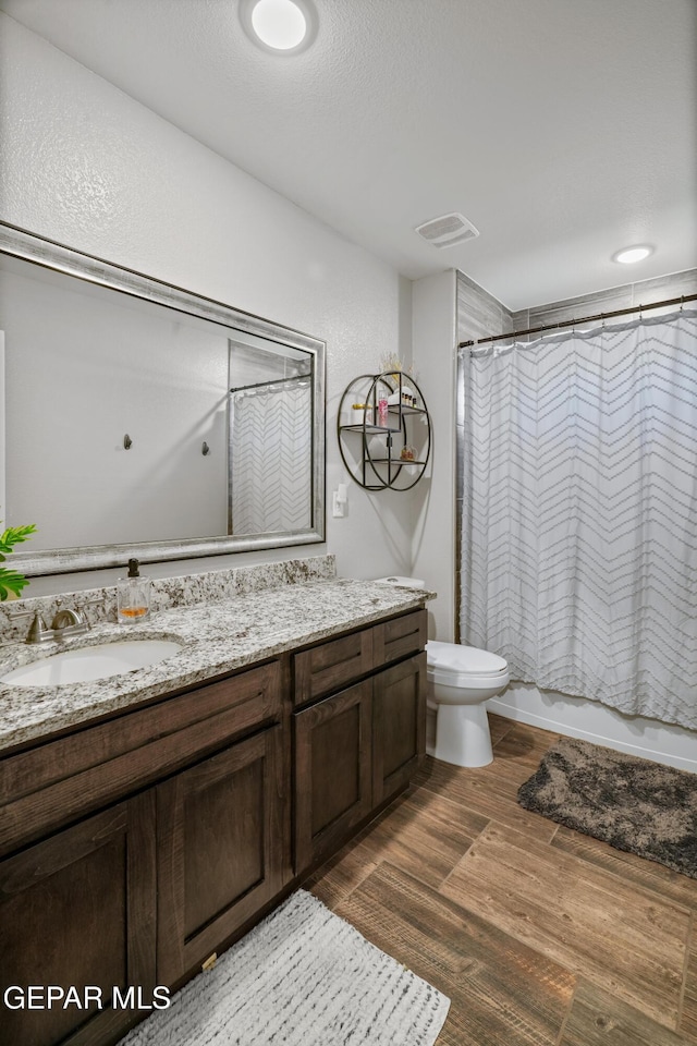 10625 Hidden Links Pl, El Paso, TX 79924 - full bathroom featuring vanity and wood finished floors