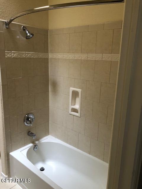 6392 Franklin Gate Dr, El Paso, TX 79912 - bathroom featuring shower / bathtub combination with curtain