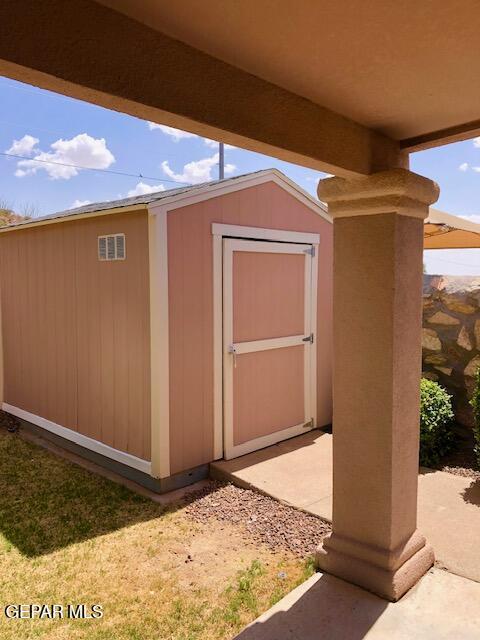 6392 Franklin Gate Dr, El Paso, TX 79912 - view of shed