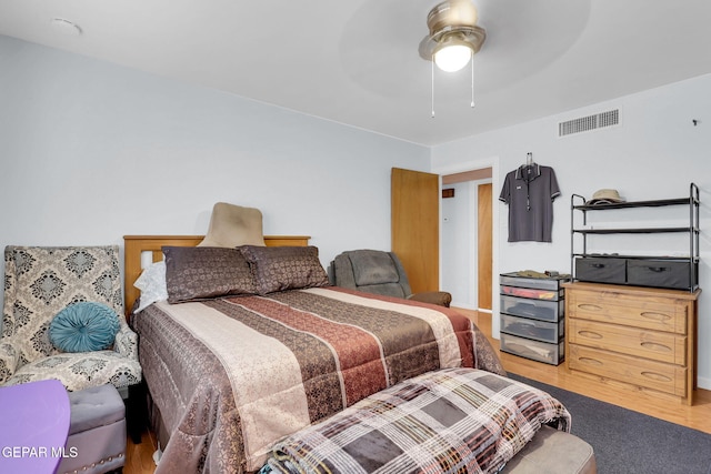 3310 Moonlight Ave, El Paso, TX 79904 - bedroom featuring a ceiling fan