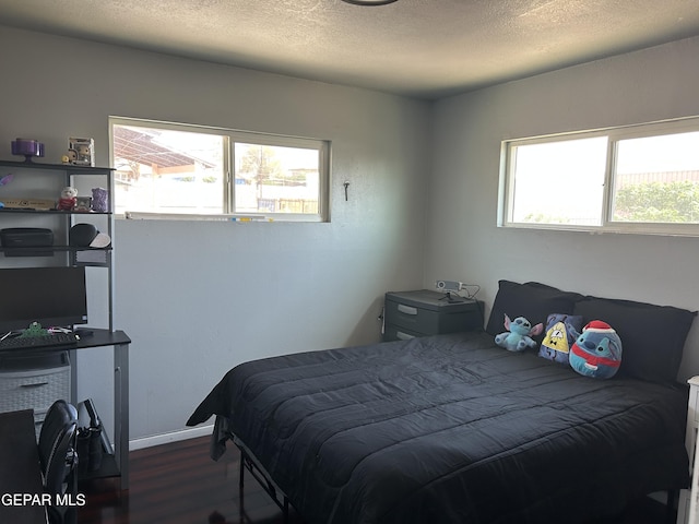 1012 Maple St, El Paso, TX 79903 - bedroom featuring wood finished floors and a textured ceiling