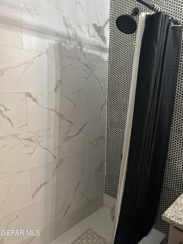 1012 Maple St, El Paso, TX 79903 - full bathroom with tiled shower