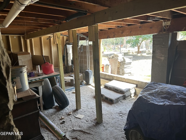 1012 Maple St, El Paso, TX 79903 - view of miscellaneous room