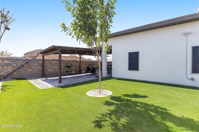 14821 Sunny Land Ave, El Paso, TX 79938 - fenced backyard featuring a patio area