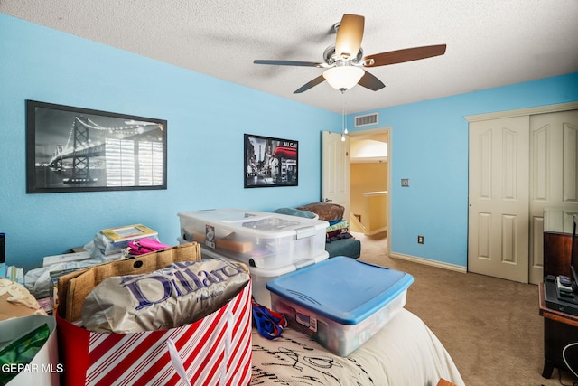 18986 Armington Dr, Horizon City, TX 79928 - bedroom with carpet floors, a closet, a textured ceiling, and a ceiling fan