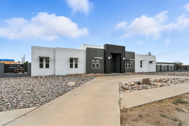 10464 Zach Rd, Socorro, TX 79927 - photo 2