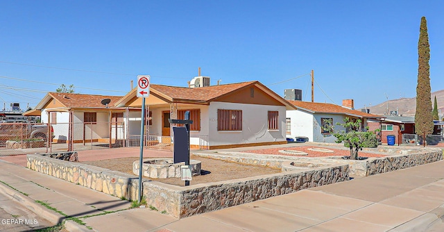 4330 Frankfort Ave, El Paso, TX 79903 - view of front facade with stucco siding and covered porch
