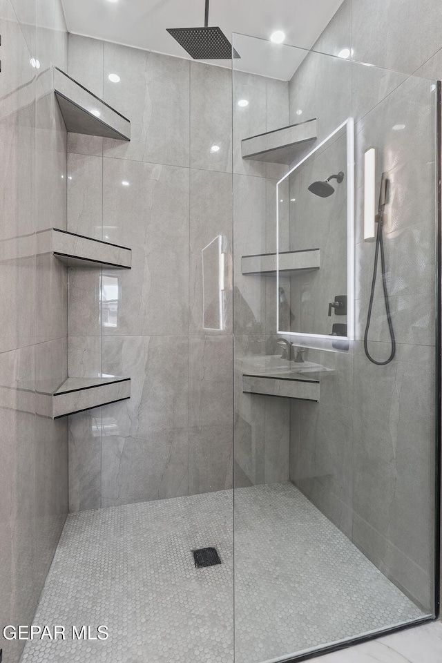 6325 Camino Pinon, El Paso, TX 79932 - full bath featuring a tile shower