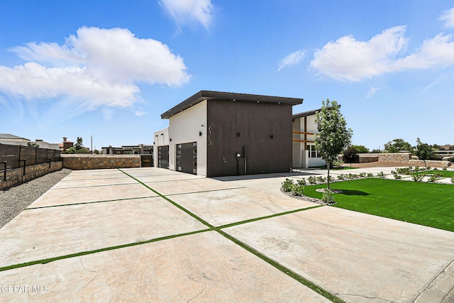 6325 Camino Pinon, El Paso, TX 79932 - view of outdoor structure featuring concrete driveway and an attached garage