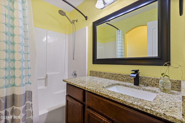 11652 Ochre Bluff Ln, El Paso, TX 79934 - full bath with vanity and shower / tub combo with curtain