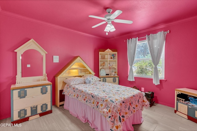 981 Vereda Del Valle Ave, El Paso, TX 79932 - bedroom featuring ornamental molding and a ceiling fan