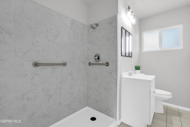 8936 Mount Rushmore Ln, El Paso, TX 79904 - bathroom with vanity, a shower, and tile patterned flooring