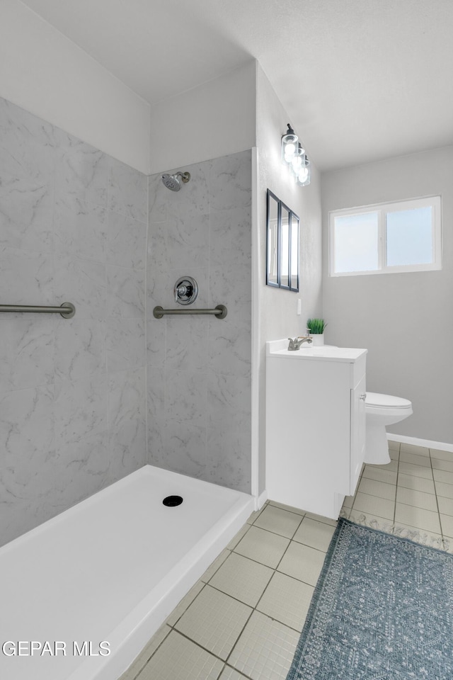 8936 Mount Rushmore Ln, El Paso, TX 79904 - bathroom featuring vanity, tiled shower, and tile patterned flooring