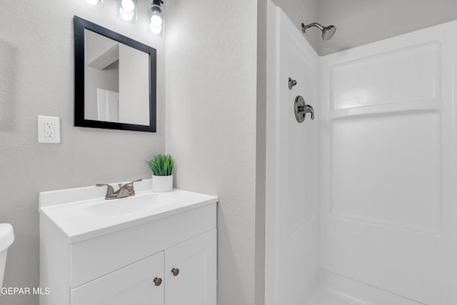 8936 Mount Rushmore Ln, El Paso, TX 79904 - bathroom featuring a shower and vanity